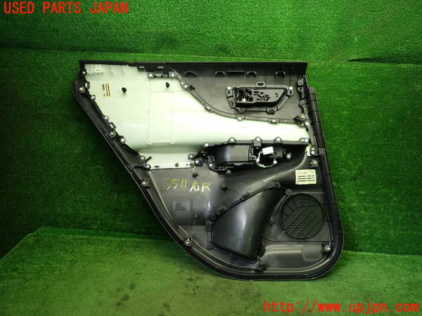5UPJ-35111294]ハリアー(MXUA80)右後ドア内張り 中古_m0005.jpg