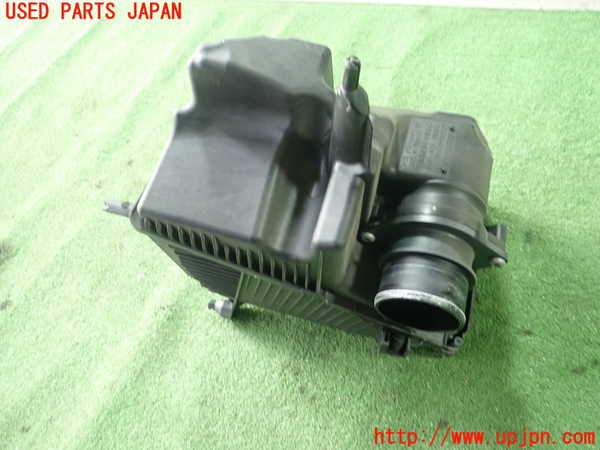 5UPJ-35122560]ルノー・カングー(KWH5F1)エアクリーナーボックス 中古_m0001.jpg