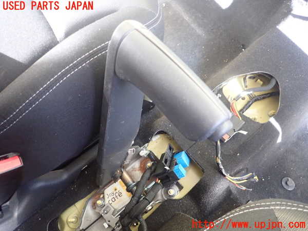 5UPJ-35127550]ルノー・カングー(KWH5F1)サイドブレーキレバー 中古_m0001.jpg