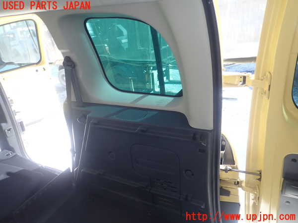 1UPJ-35127675]ルノー・カングー(KWH5F1)右リアピラートリム 中古_m0001.jpg