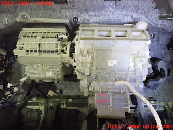 1UPJ-35146081]レクサス・ES300h(AXZH10)エバポレーター1 中古_m0001.jpg