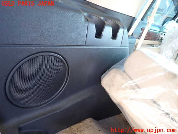 1UPJ-35167680]リンカーン・ナビゲーター(型式不明)左リアピラートリム 中古_m0002.jpg
