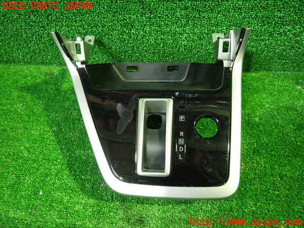 1UPJ-35177691]セレナ(GFC27)内装トリム類1 中古_m0001.jpg