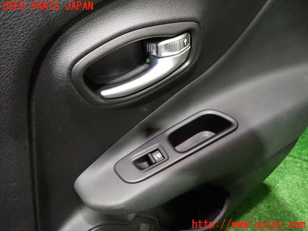 2UPJ-35191294]ジープ・レネゲード(BV13PM)右後ドア内張り 中古_m0003.jpg