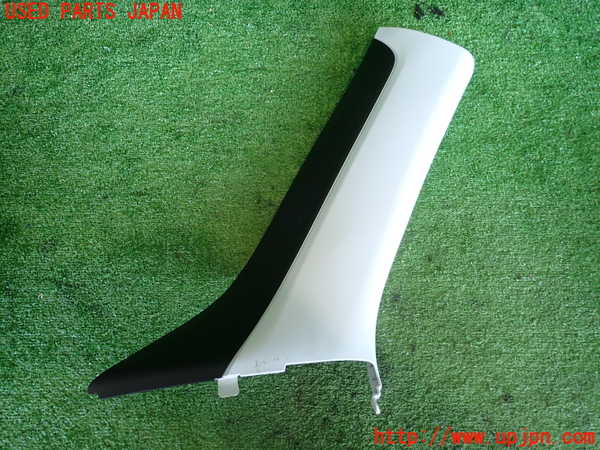 2UPJ-35197655]ジープ・レネゲード(BV13PM)右フロントピラートリム 中古_m0001.jpg