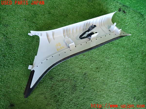 2UPJ-35197655]ジープ・レネゲード(BV13PM)右フロントピラートリム 中古_m0002.jpg