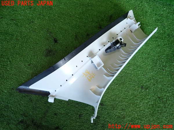 2UPJ-35197660]ジープ・レネゲード(BV13PM)左フロントピラートリム 中古_m0004.jpg