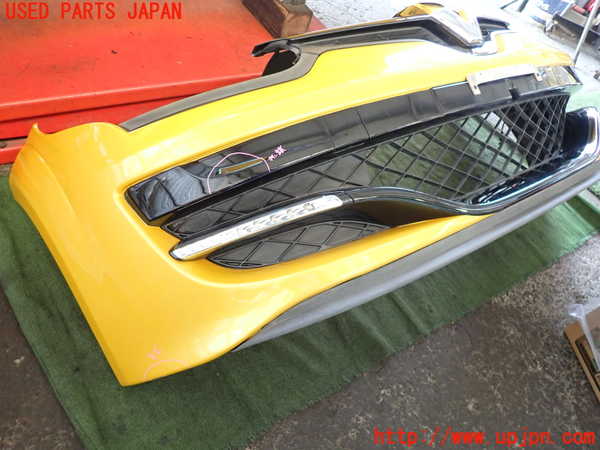 2UPJ-35211010]ルノー・メガーヌ R.S.(ルノー・スポール)(DZF4R)フロントバンパー 中古_m0002.jpg