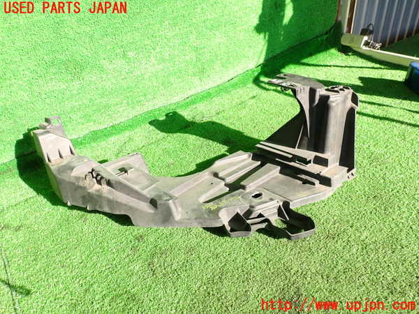 2UPJ-35211140]ルノー・メガーヌ R.S.(ルノー・スポール)(DZF4R)右ヘッドライトリム 中古_m0001.jpg