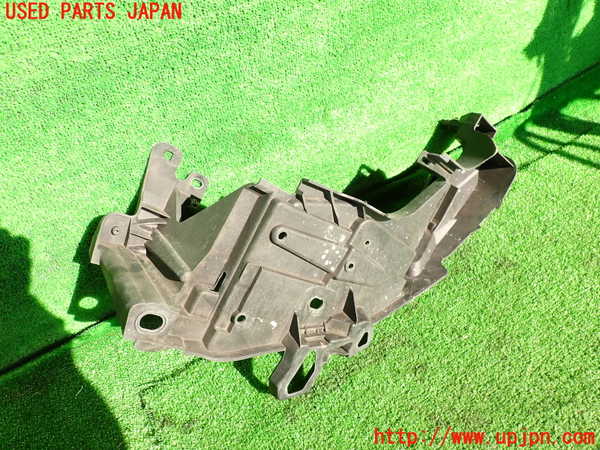 2UPJ-35211140]ルノー・メガーヌ R.S.(ルノー・スポール)(DZF4R)右ヘッドライトリム 中古_m0002.jpg