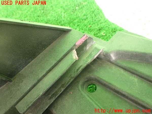 2UPJ-35211142]ルノー・メガーヌ R.S.(ルノー・スポール)(DZF4R)左ヘッドライトリム 中古_m0002.jpg