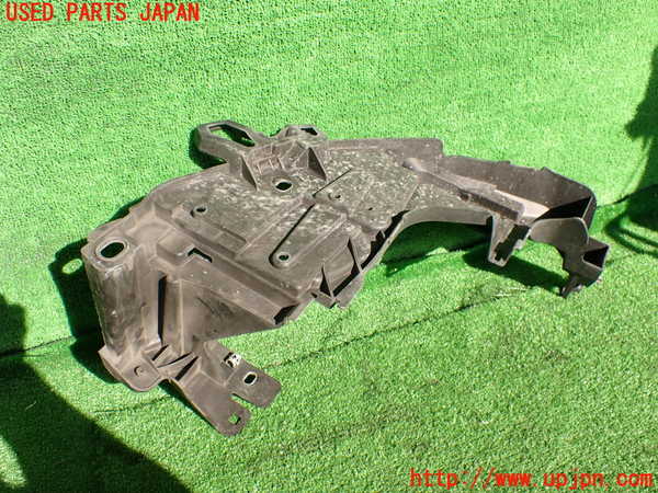 2UPJ-35211142]ルノー・メガーヌ R.S.(ルノー・スポール)(DZF4R)左ヘッドライトリム 中古_m0003.jpg