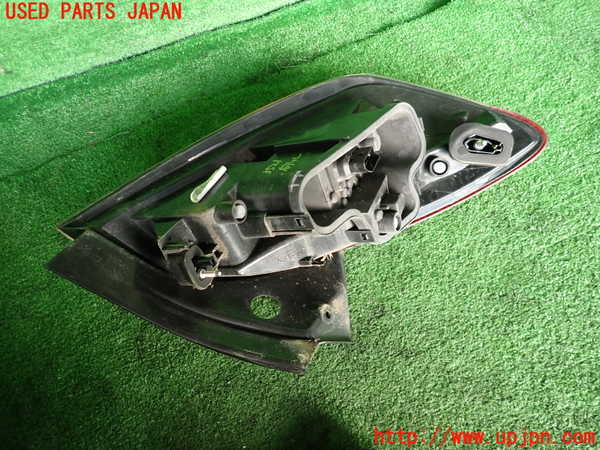 2UPJ-35211530]ルノー・メガーヌ R.S.(ルノー・スポール)(DZF4R)右テールランプ 中古_m0002.jpg