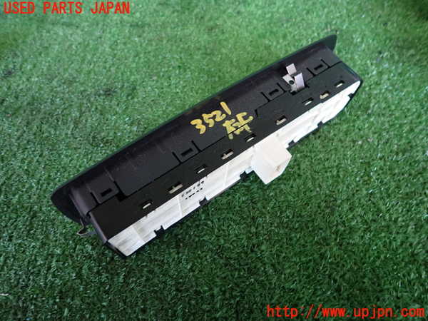 2UPJ-35216240]ルノー・メガーヌ R.S.(ルノー・スポール)(DZF4R)右前パワーウィンドウスイッチ 中古_m0002.jpg