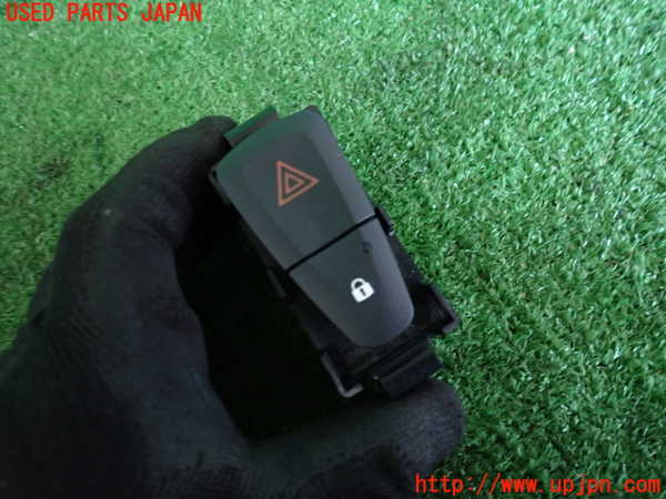 2UPJ-35216290]ルノー・メガーヌ R.S.(ルノー・スポール)(DZF4R)ハザードスイッチ 中古_m0001.jpg