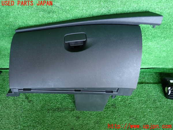 2UPJ-35217516]ルノー・メガーヌ R.S.(ルノー・スポール)(DZF4R)グローブボックス1 中古_m0001.jpg