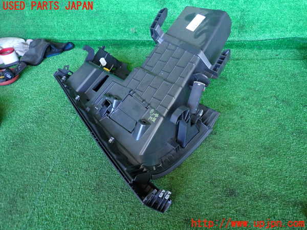 2UPJ-35217516]ルノー・メガーヌ R.S.(ルノー・スポール)(DZF4R)グローブボックス1 中古_m0002.jpg