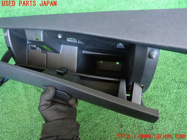 2UPJ-35217516]ルノー・メガーヌ R.S.(ルノー・スポール)(DZF4R)グローブボックス1 中古_m0003.jpg