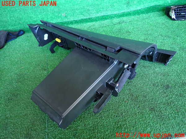 2UPJ-35217516]ルノー・メガーヌ R.S.(ルノー・スポール)(DZF4R)グローブボックス1 中古_m0004.jpg