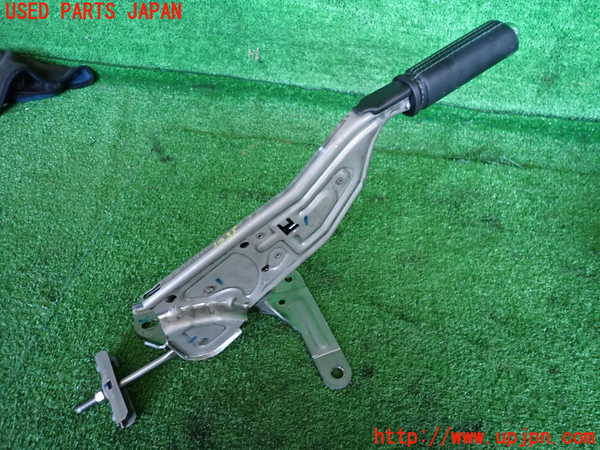 2UPJ-35217550]ルノー・メガーヌ R.S.(ルノー・スポール)(DZF4R)サイドブレーキレバー 中古_m0002.jpg