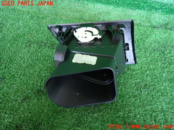 2UPJ-35217527]ルノー・メガーヌ R.S.(ルノー・スポール)(DZF4R)エアコン吹き出し口2 (右) 中古_m0002.jpg