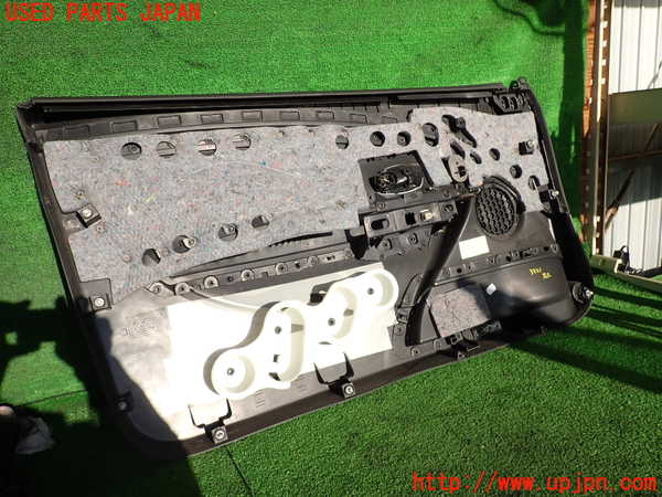 2UPJ-35211234]ルノー・メガーヌ R.S.(ルノー・スポール)(DZF4R)右前ドア内張り 中古_m0003.jpg