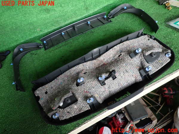 2UPJ-35211578]ルノー・メガーヌ R.S.(ルノー・スポール)(DZF4R)バックドア内張り 中古_m0002.jpg