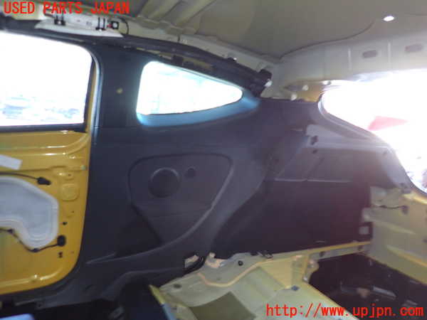 2UPJ-35217675]ルノー・メガーヌ R.S.(ルノー・スポール)(DZF4R)右リアピラートリム 中古_m0001.jpg