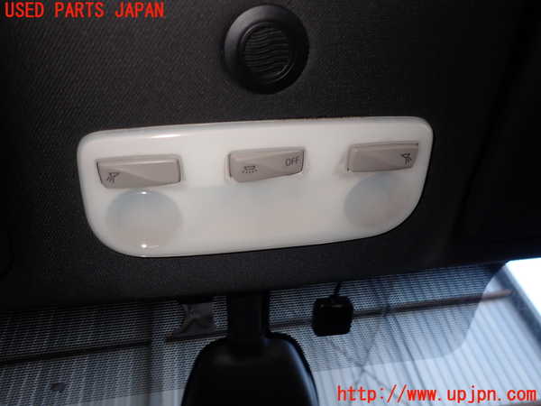 2UPJ-35216411]ルノー・メガーヌ R.S.(ルノー・スポール)(DZF4R)ルームランプ1 (真中 1列目) 中古_m0001.jpg