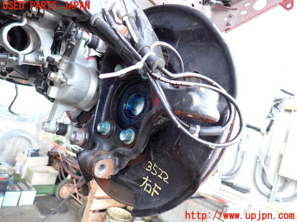 2UPJ-35224290]CX-5(KF2P)右フロントナックルハブ 中古_m0002.jpg