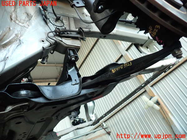 2UPJ-35235176]プジョー・RCZ(T7R5F02)右フロントロアアーム1 中古_m0001.jpg