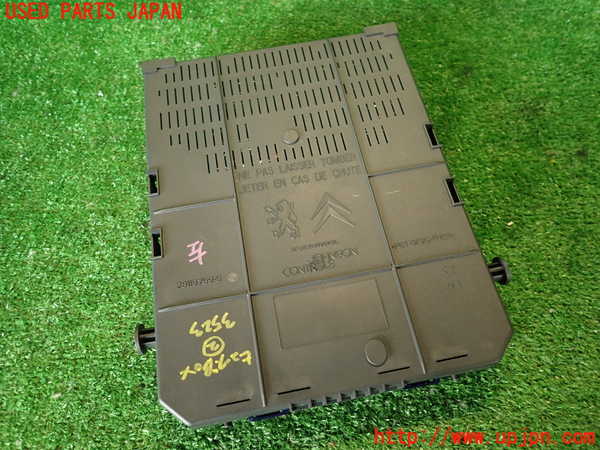 2UPJ-35236742]プジョー・RCZ(T7R5F02)ヒューズボックス2 (室内助手席側) 中古_m0002.jpg