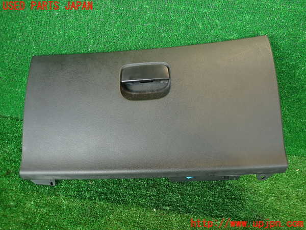 2UPJ-35237516]プジョー・RCZ(T7R5F02)グローブボックス1 中古_m0001.jpg