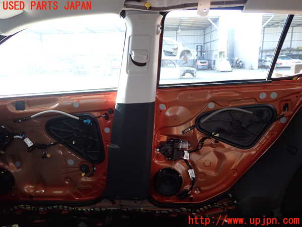 5UPJ-35247665]VW・T-Cross(ティークロス)(C1DKR)右センターピラートリム 中古_m0001.jpg
