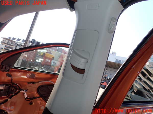 5UPJ-35247665]VW・T-Cross(ティークロス)(C1DKR)右センターピラートリム 中古_m0002.jpg