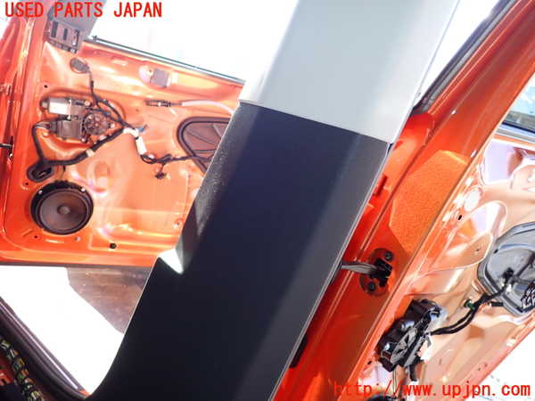 5UPJ-35247665]VW・T-Cross(ティークロス)(C1DKR)右センターピラートリム 中古_m0003.jpg