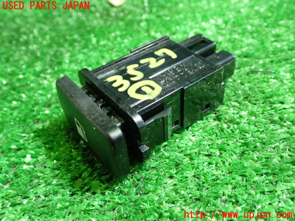1UPJ-35276306]ハリアー ハイブリッド(AVU65W)スイッチ1 (給油口) 中古_m0002.jpg