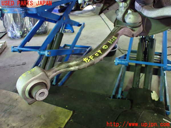 5UPJ-35285186]ベンツ E300(212055C)(212)左フロントロアアーム1 中古_m0001.jpg