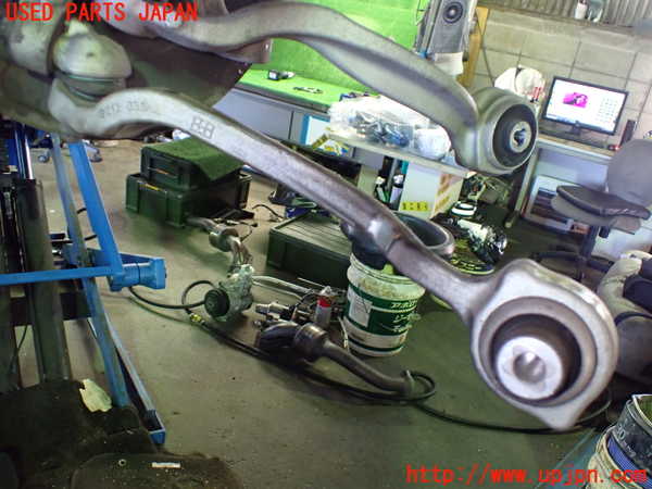 5UPJ-35285186]ベンツ E300(212055C)(212)左フロントロアアーム1 中古_m0003.jpg