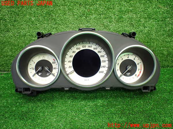 1UPJ-35286170]ベンツ E300(212055C)(212)スピードメーター 中古_m0001.jpg