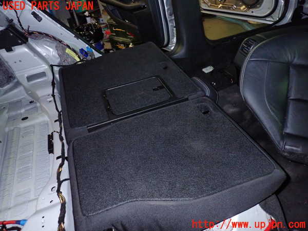 1UPJ-35287385]ベンツ E300(212055C)(212)リアシート 中古_m0004.jpg