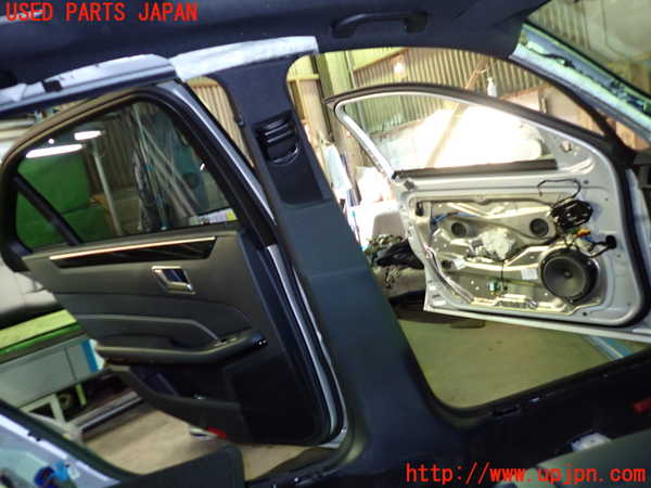 1UPJ-35287670]ベンツ E300(212055C)(212)左センターピラートリム 中古_m0001.jpg