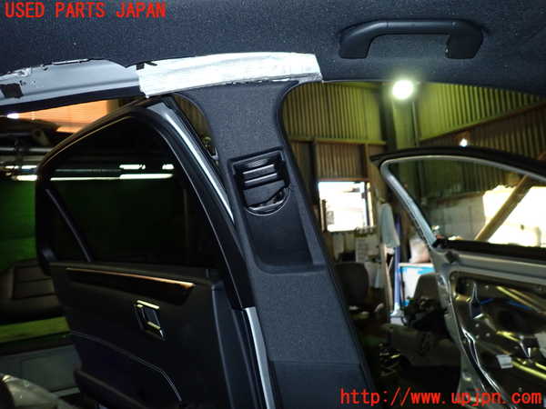 1UPJ-35287670]ベンツ E300(212055C)(212)左センターピラートリム 中古_m0002.jpg