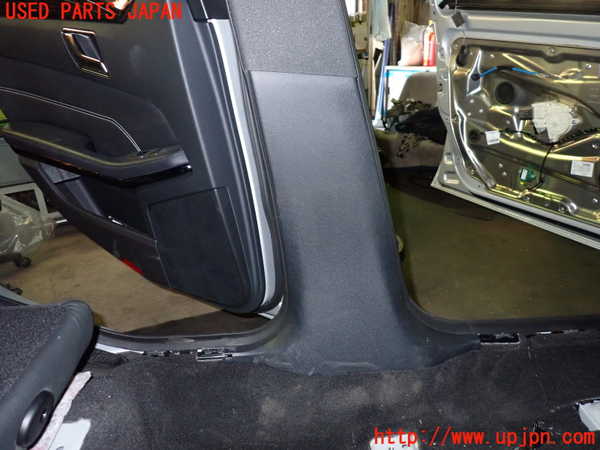 1UPJ-35287670]ベンツ E300(212055C)(212)左センターピラートリム 中古_m0003.jpg