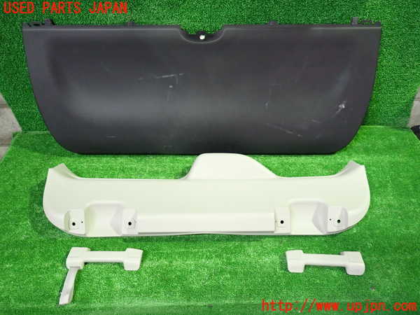 5UPJ-35291578]セレナ e-POWER(HC27)バックドア内張り 中古_m0001.jpg