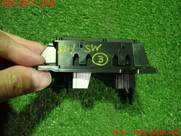 2UPJ-35316308]ノート オーラ(AURA)(FE13)スイッチ3 (メーター照度、TRIP RESET) 中古_m0002.jpg