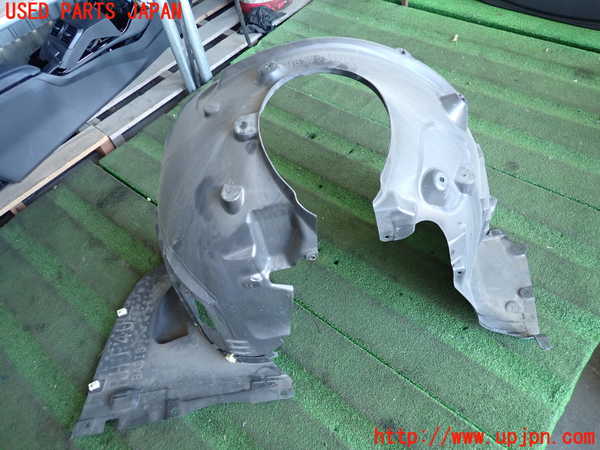 5UPJ-35321090]BMW 118d(7M20)(F40)右前フェンダーライナー  中古_m0002.jpg
