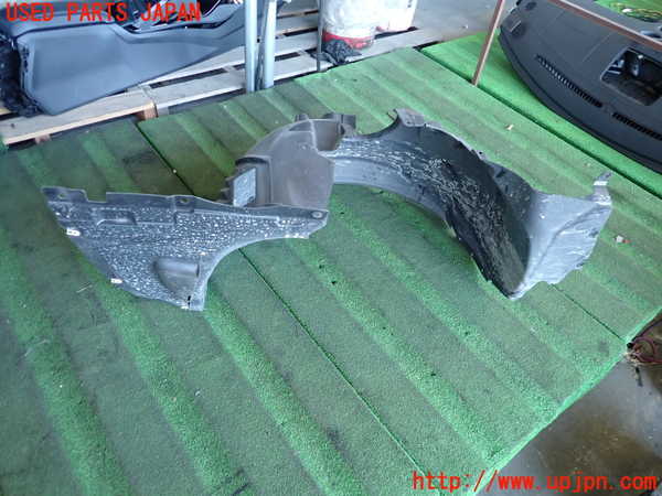 5UPJ-35321090]BMW 118d(7M20)(F40)右前フェンダーライナー  中古_m0003.jpg