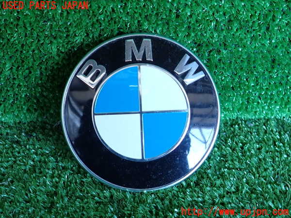 5UPJ-35321631]BMW 118d(7M20)(F40)エンブレム1  中古_m0001.jpg