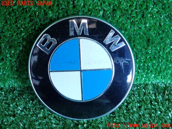 5UPJ-35321632]BMW 118d(7M20)(F40)エンブレム2  中古_m0001.jpg